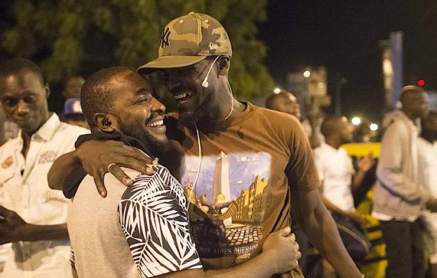Friends in Banjul rejoicing over the successful efforts of preventing a more severe crisis. Picture Alliance